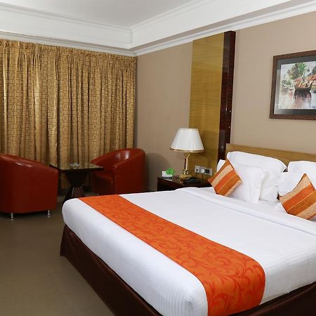 Hotel Bonanza Alappuzha Экстерьер фото
