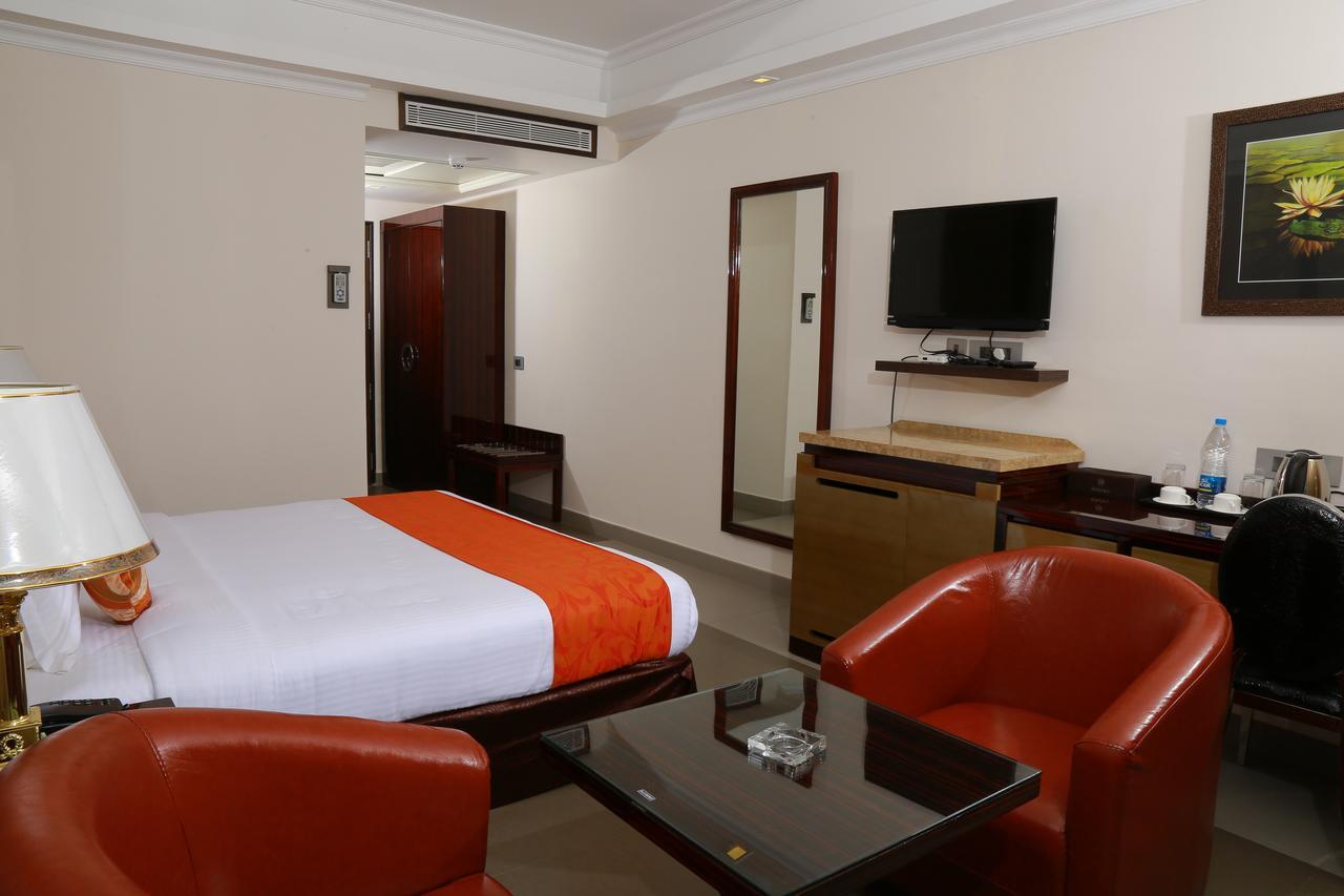 Hotel Bonanza Alappuzha Экстерьер фото