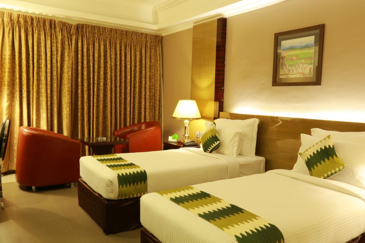 Hotel Bonanza Alappuzha Экстерьер фото