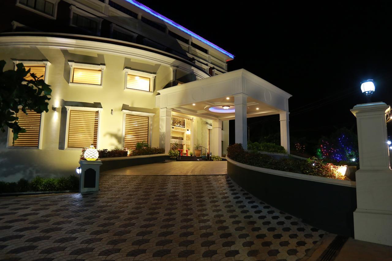 Hotel Bonanza Alappuzha Экстерьер фото
