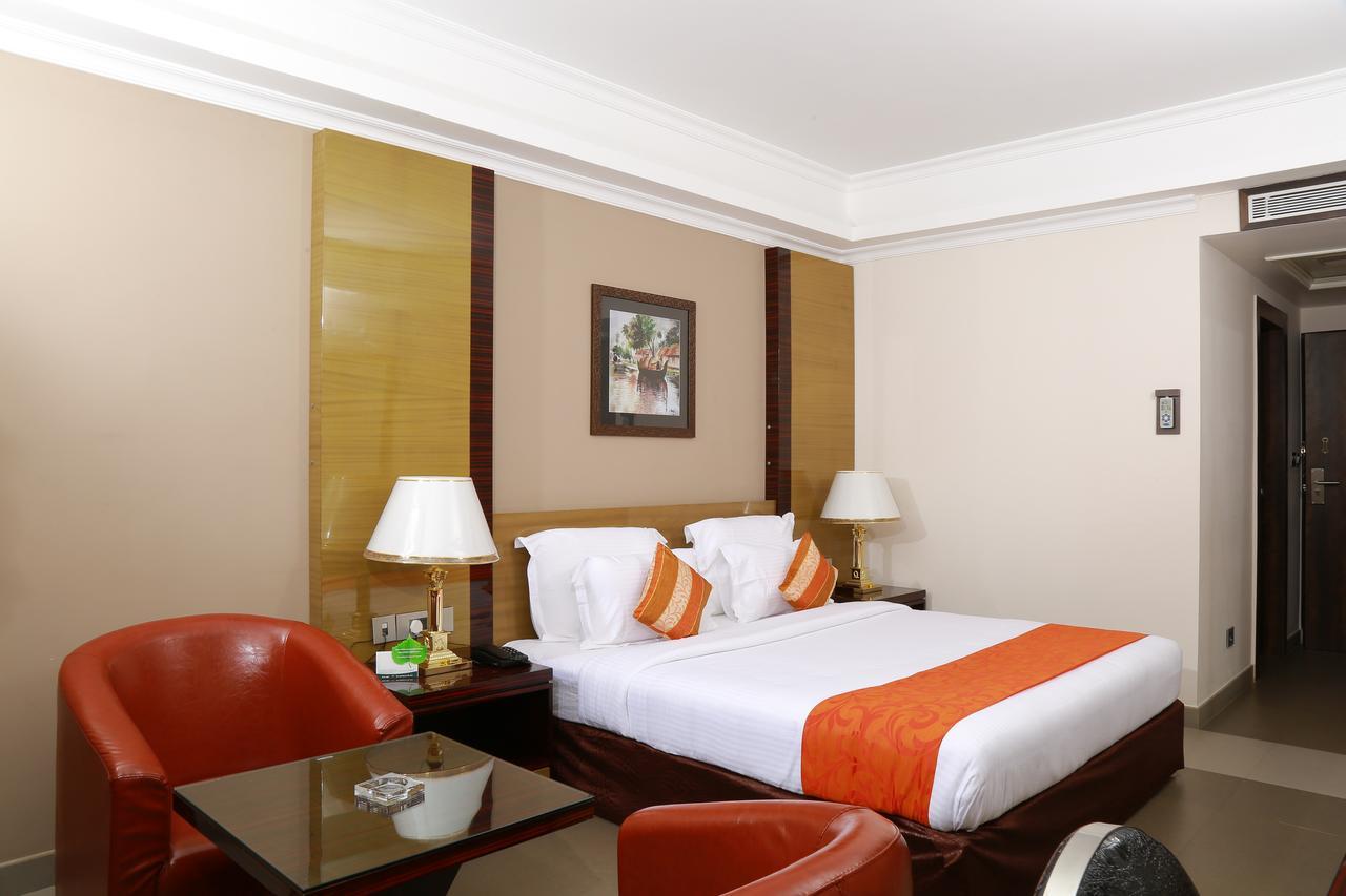 Hotel Bonanza Alappuzha Экстерьер фото