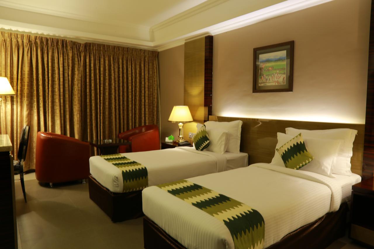 Hotel Bonanza Alappuzha Экстерьер фото