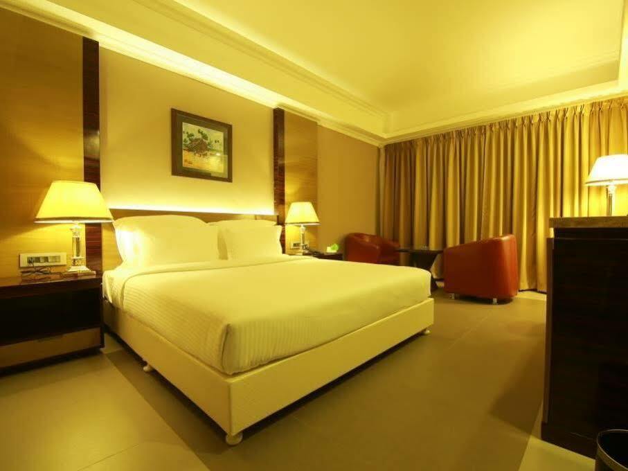Hotel Bonanza Alappuzha Экстерьер фото